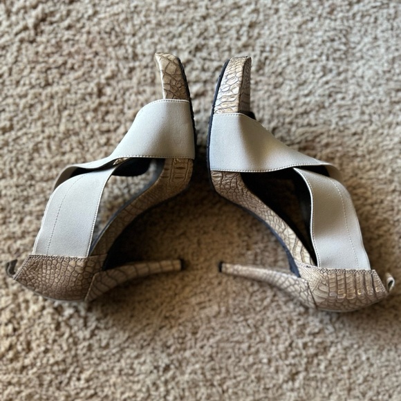 Donald Pliner Platform Tan Snakeskin Heels w Adjustable Straps 7 - Picture 11 of 13